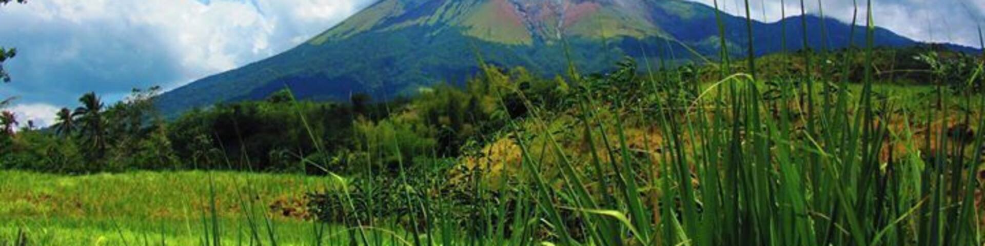 The colorful mouth of Mt Canlaon stands out amidst the #blue background of the sky.
