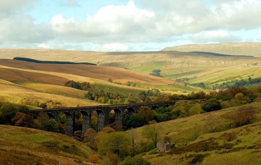 Dent dale viaduct on the Settle Carlisle line