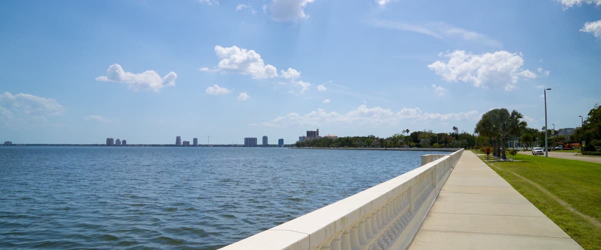 Hyde Park showing a river or creek