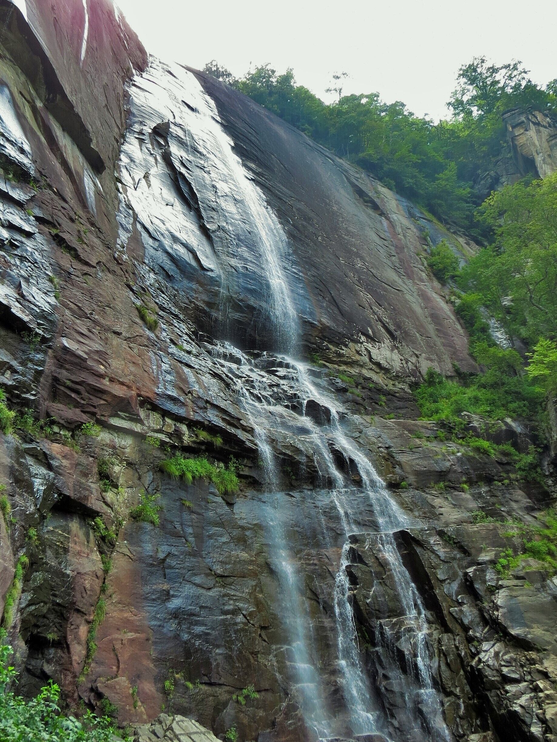 An easy 3/4 mile trail that takes you right up to the falls. This is also part of Chimney Rock State Park so you will need to pay admission to access these falls as well as Chimney Rock.