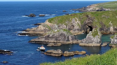 Assess to the Great Blasket (An Blascaod Mór) is from the tiny pier at Dún Chaoin. As you can image, sea conditions can be rough very often.