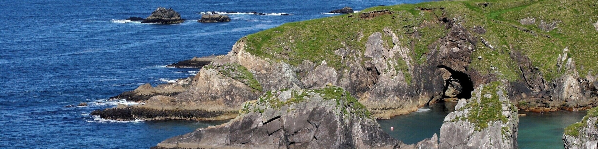 Assess to the Great Blasket (An Blascaod Mór) is from the tiny pier at Dún Chaoin. As you can image, sea conditions can be rough very often.