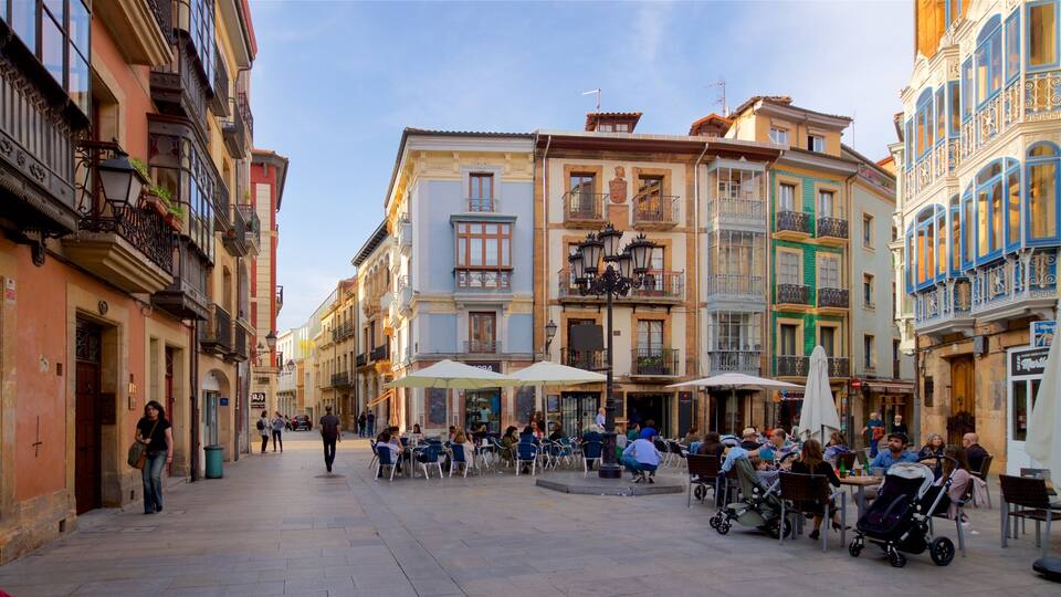 Old Town which includes a city, outdoor eating and heritage elements