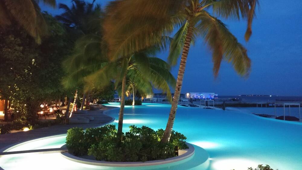 Amilla Fushi infinity pool