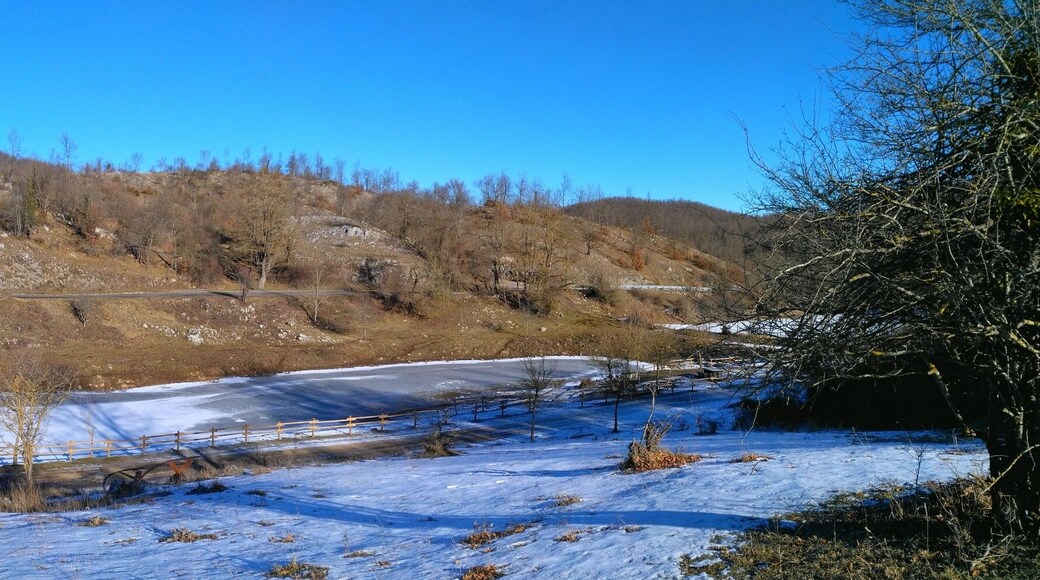 Lago Inzuglio in inverno - Piglio - Frosinone - Lazio - Italia
