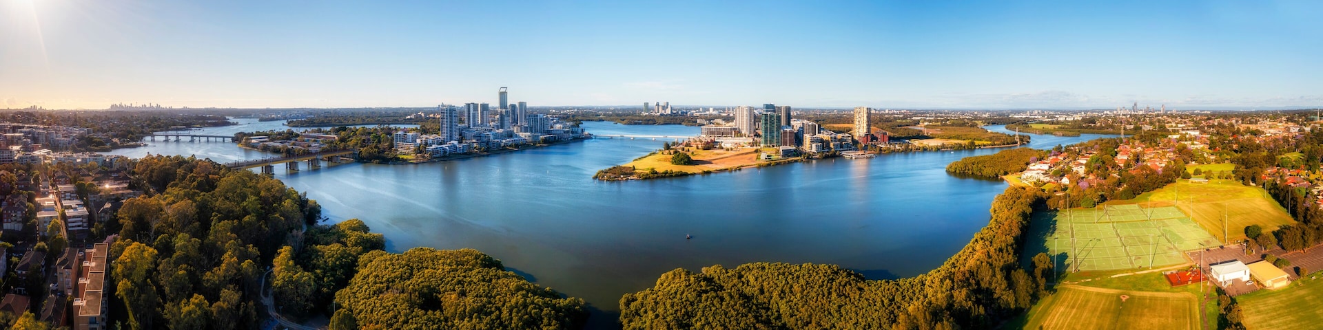 D MEadowbank par river wide pan