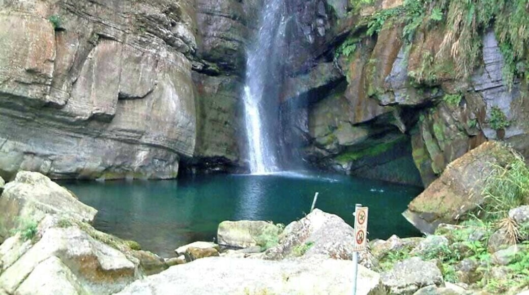 雲潭瀑布上層,落差約35公尺。