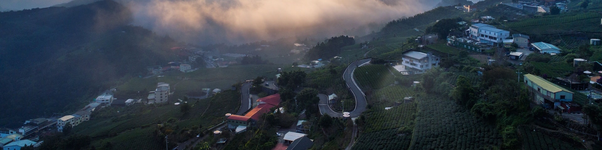 傍晚的阿里山區