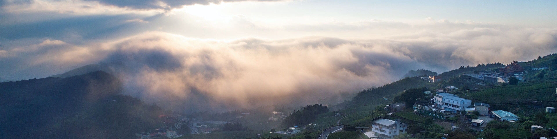 傍晚的阿里山區
