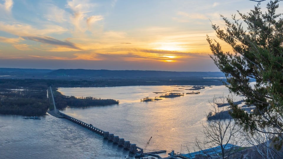 Sunset over Mississippi River Lock and Dam No. 4 Alma, Wisconsin panorama background