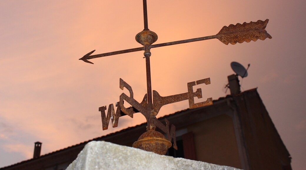 Caption--- - Goult, Provence, France