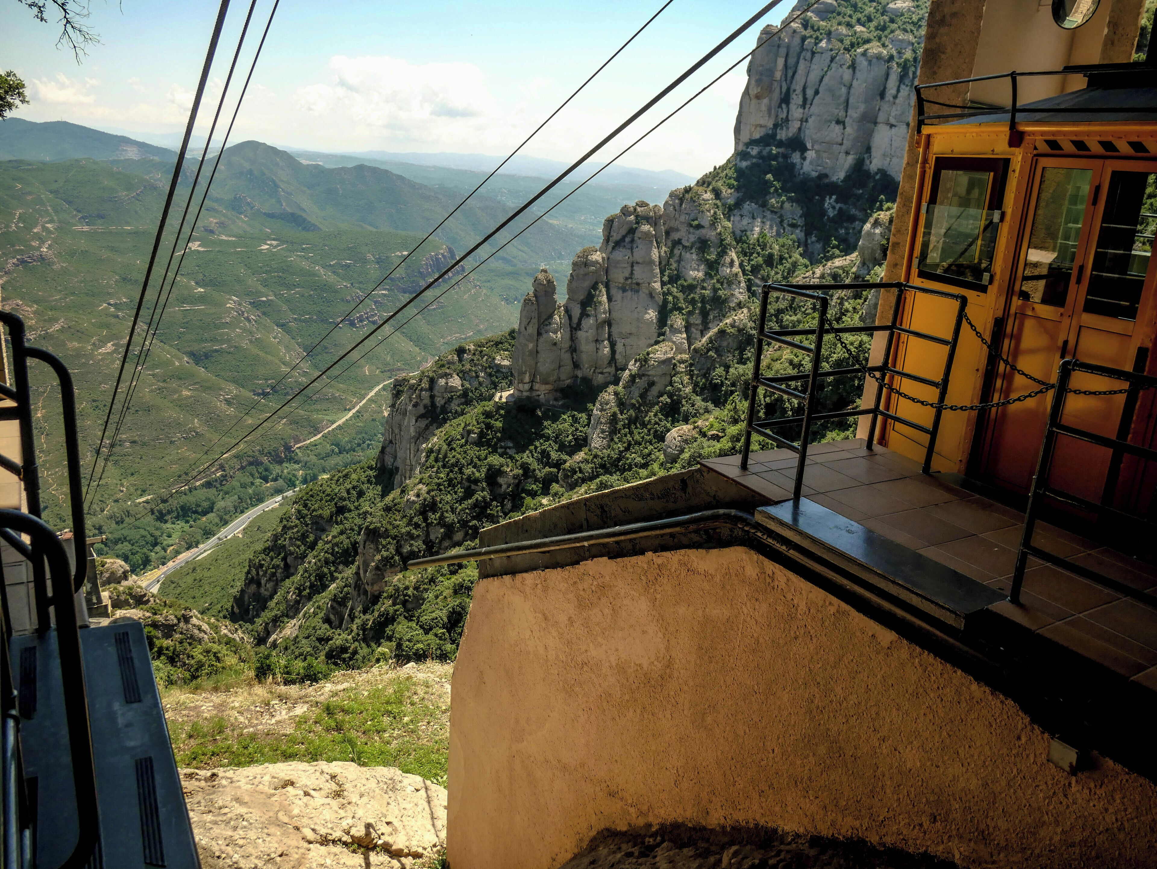 When you don't have an elevator, next best thing is a cable car. 😎 #aboveitall #lifeatexpedia