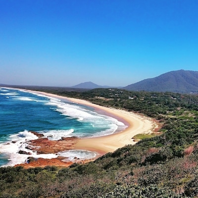 wonderful views of the everlasting Dunbogan Beach, perfect to get a sense of orientation among the awesome varieties of water reserves in the area