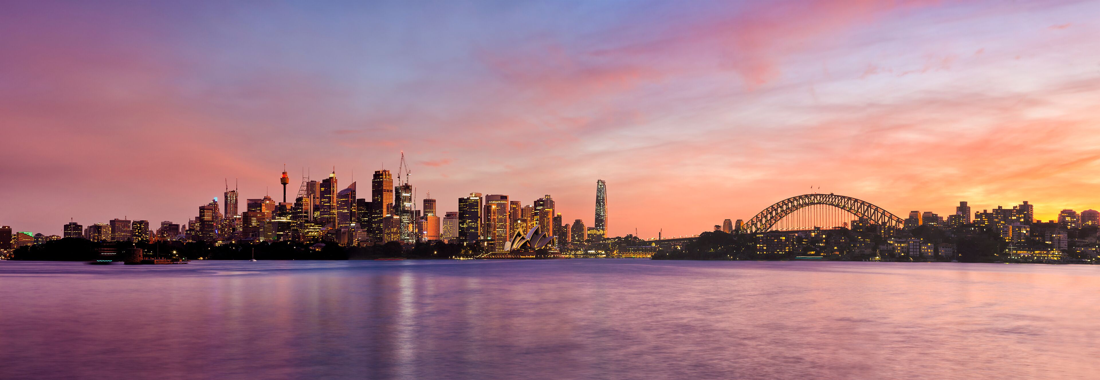 Sy Crem red set fire pan