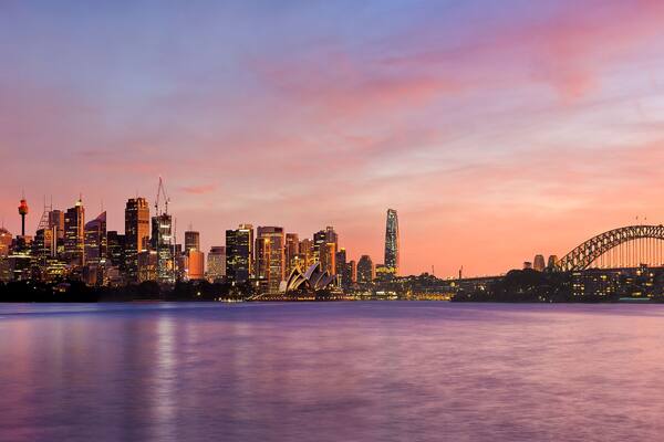 Sy Crem red set fire pan