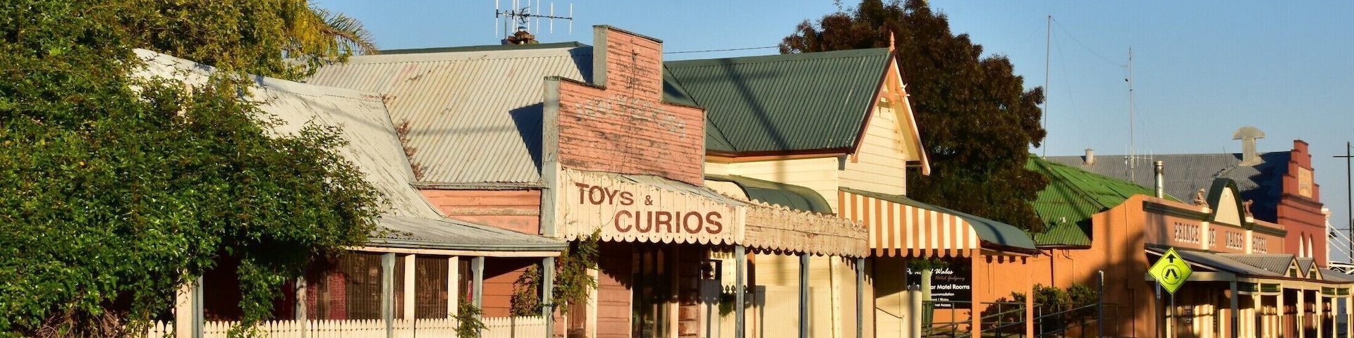 We'd never heard of this place until we were looking for somewhere to stay on the way home from Newcastle - but we were soon in love with its enduring history, which was significant enough to be featured on the original Australian $10 note (with poet Henry Lawson).