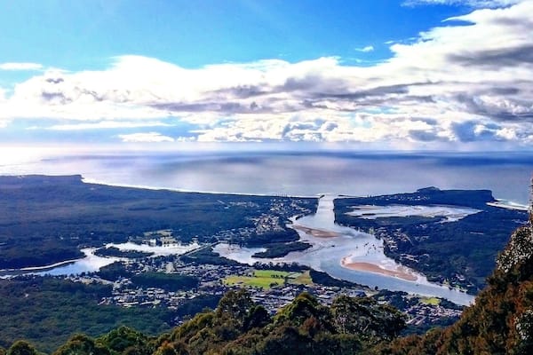 This is the view from the Laurieton Lookout, at the top of North Brother Mountain. Early mornings are the best time to get here. It's only a 10 minute drive or a 45min walk from the city centre and so, so worth it :) #roadtrip #walk #hiking