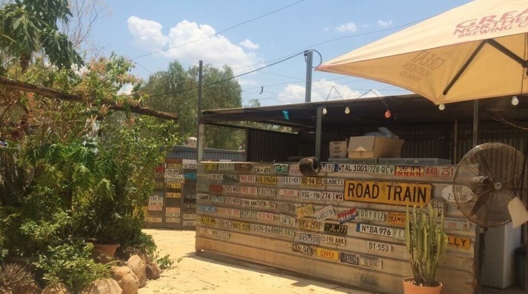 Amazing little joint- super quirky and everybody leaves a mark behind; be it cash, a note, an item of clothing etc. A great place to grab a schooner (pint) or a bite to eat