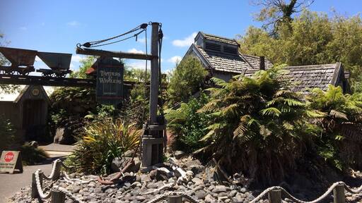 Looking for a place that brings nz & taranaki history to life with figurines & images, then get freaked out when you see real people who you think are part of the exhibition. Amazing!!! Check out the new feature traders & whalers for a boat ride through history. Watch out for the wild pig!!
http://www.tawhitimuseum.co.nz/
