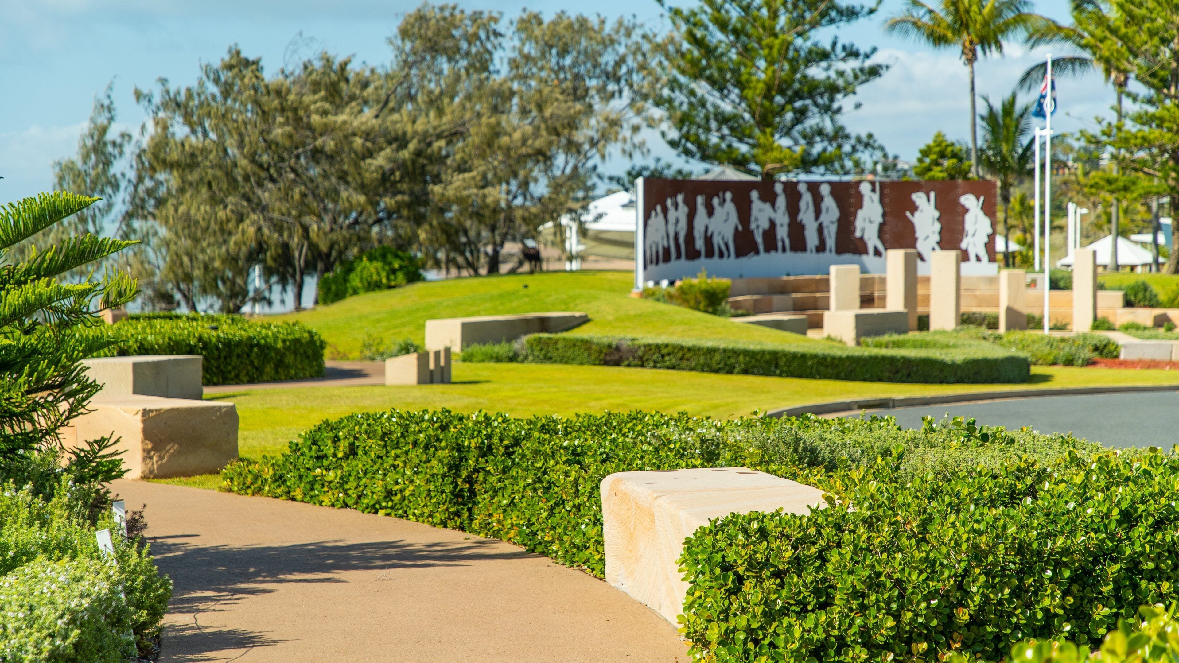 Emu Park which includes a garden