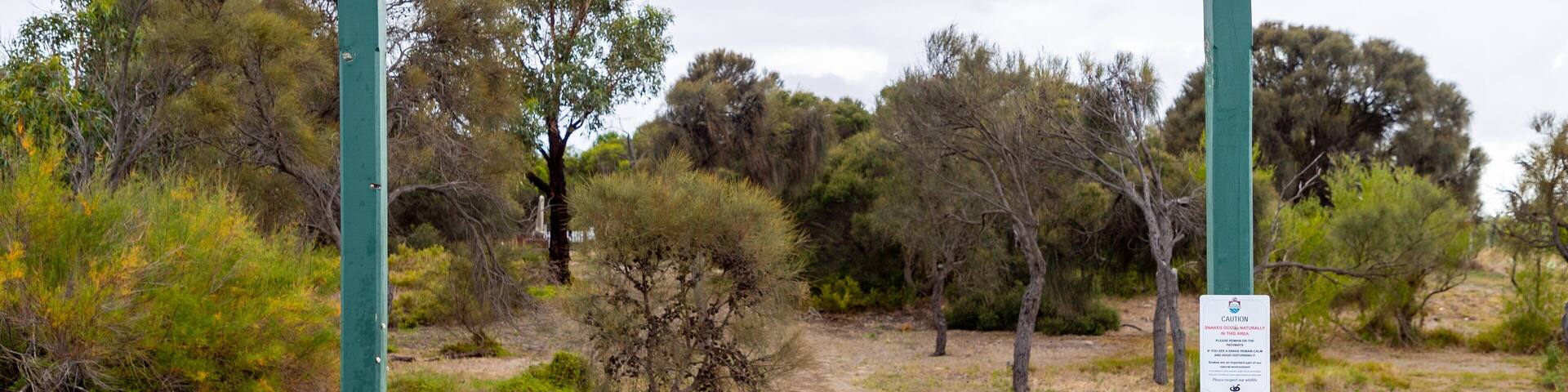 Hindmarsh Island showing tranquil scenes and signage