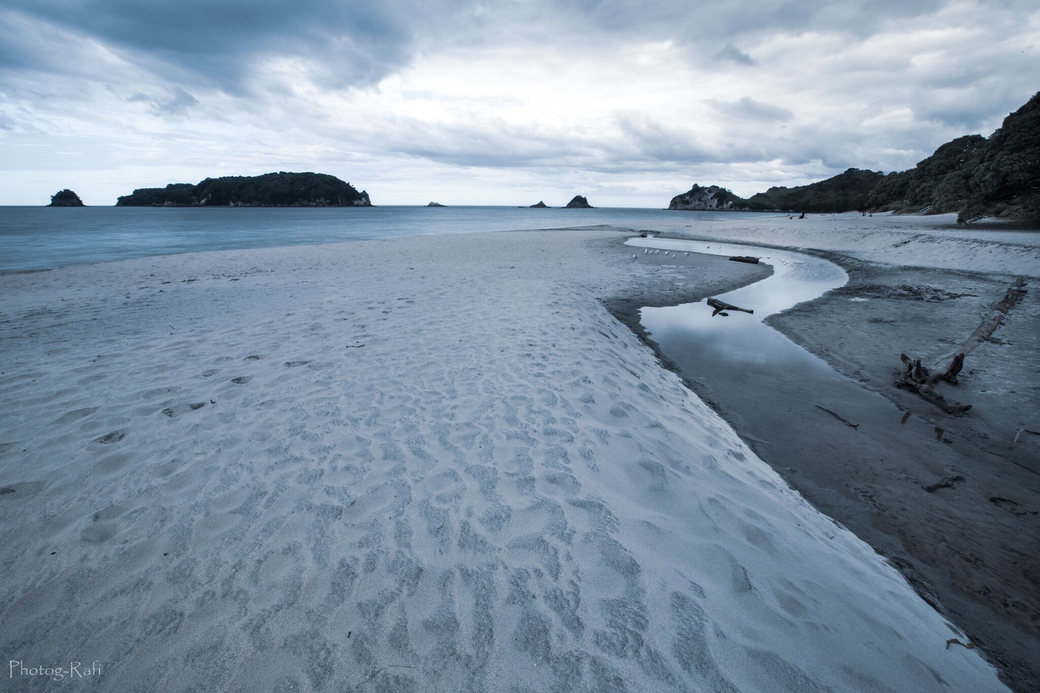 I loved the sky in Hahei beach that day, and thought that a cold picture will do the work.