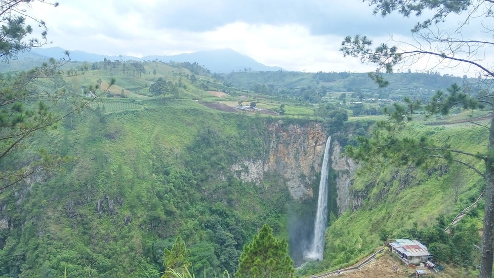 It is the tallest waterfall in Indonesia. Glad that i have the chance to view it.
#lifeatexpedia