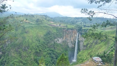 It is the tallest waterfall in Indonesia. Glad that i have the chance to view it.
#lifeatexpedia