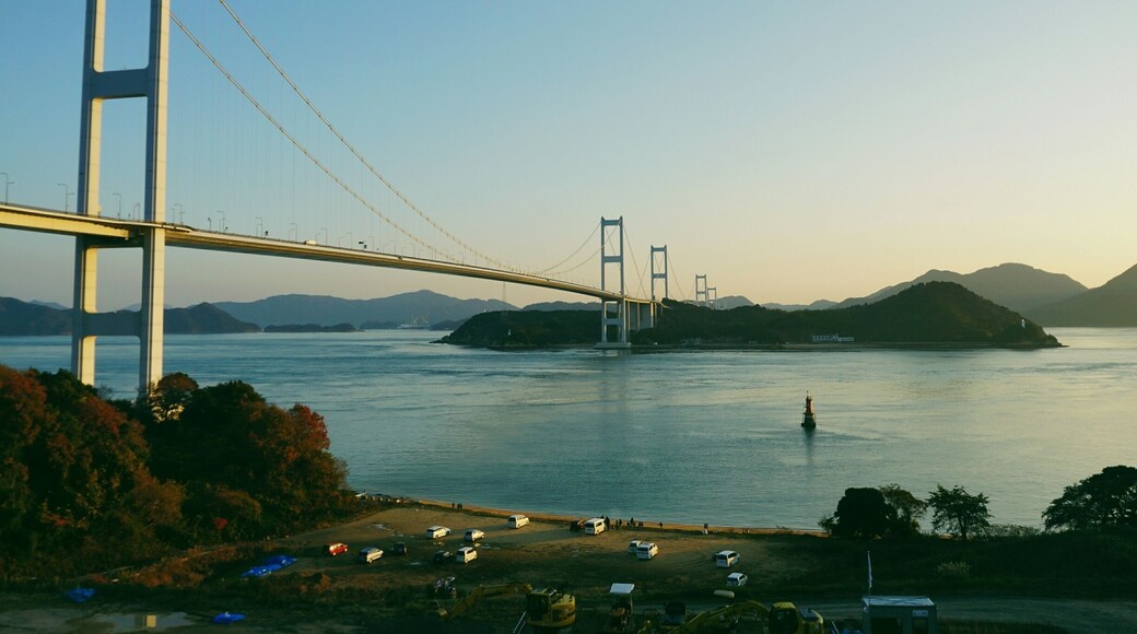 This is the view from Sunrise Itoyama, a cycling facility equipped with retal bikes, hostel, public bath and even a cafe.
Many people who cycle across the Shimanami Kaido use this spot to rest and refuel. Isn't the view fantastic?