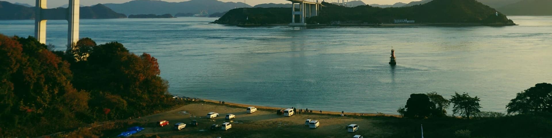 This is the view from Sunrise Itoyama, a cycling facility equipped with retal bikes, hostel, public bath and even a cafe.
Many people who cycle across the Shimanami Kaido use this spot to rest and refuel. Isn't the view fantastic?