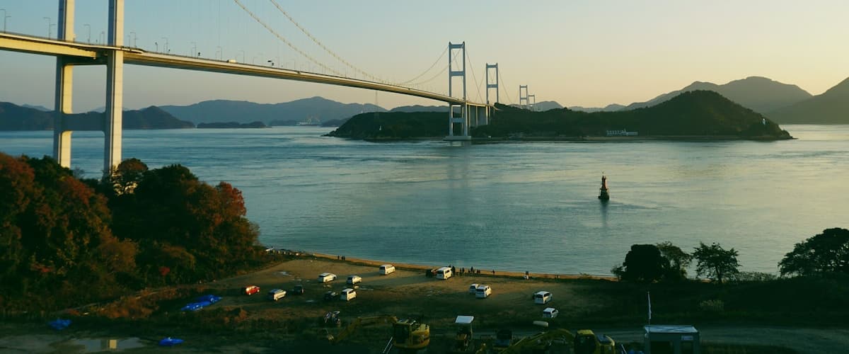 This is the view from Sunrise Itoyama, a cycling facility equipped with retal bikes, hostel, public bath and even a cafe.
Many people who cycle across the Shimanami Kaido use this spot to rest and refuel. Isn't the view fantastic?