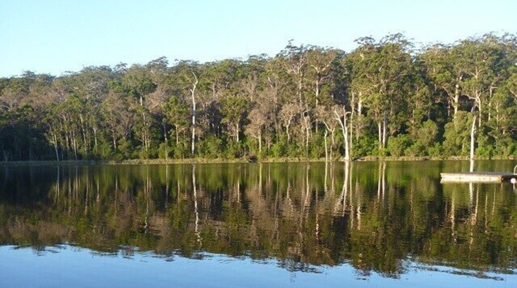 Karrivalleyresort in WA is a little lakeside bush escape! I read my book and basked in the sunshine on the deck like a lizard ;). It has a relaxed restaurant that overlooks the lake and has a decidely 'Camp USA' feel about the grounds with swimming platforms, water activities and hikes around the area. #howstheserenity