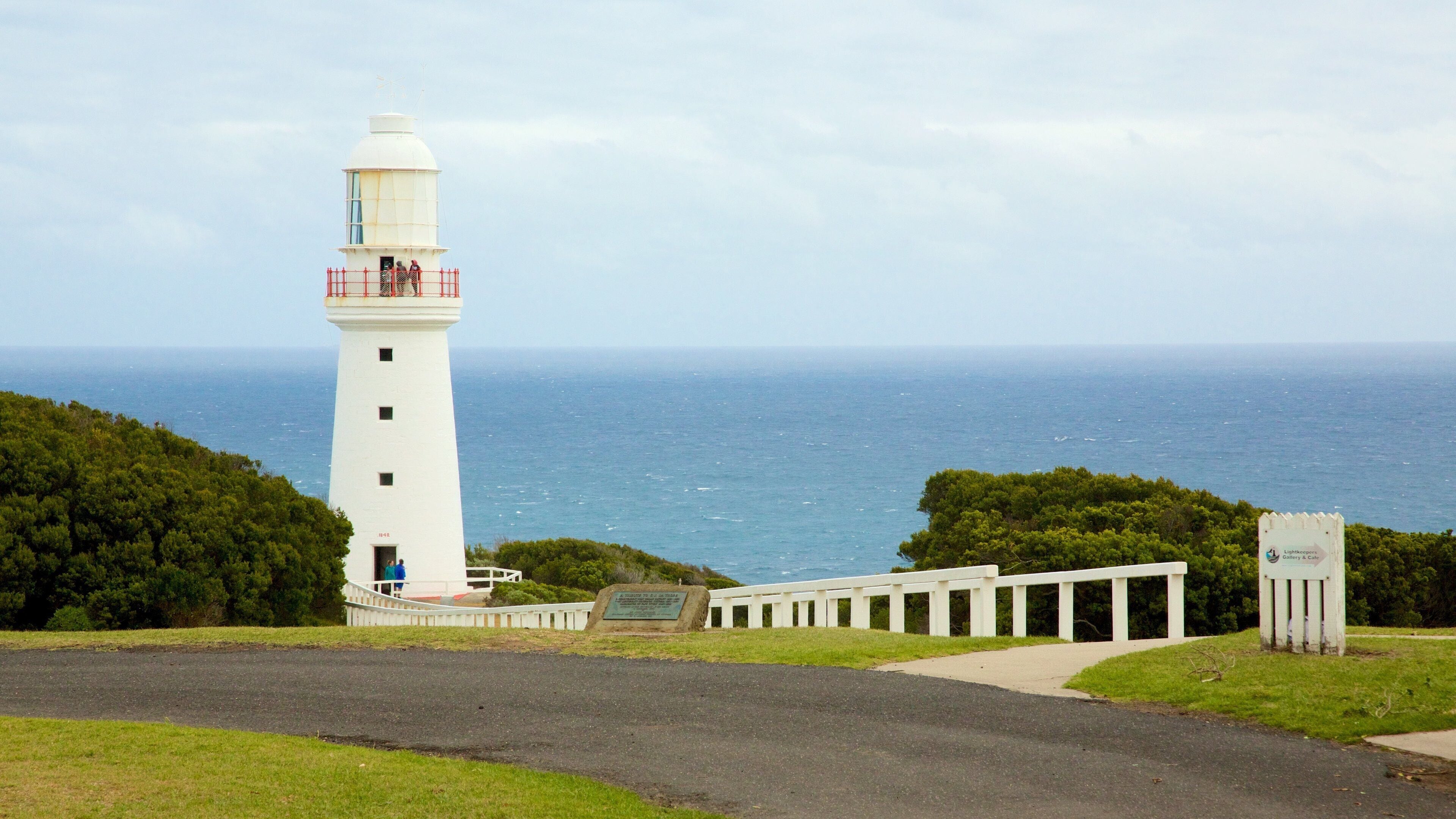 Apollo Bay featuring heritage elements, a lighthouse and general coastal views