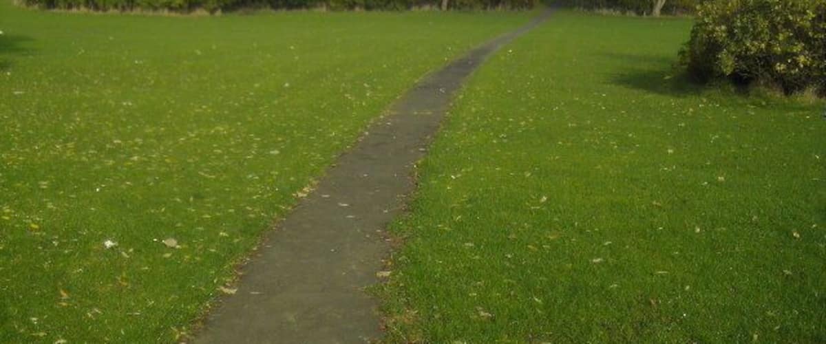 Footpath to Cowgate. At the end of Kingsway this track emerges to carry you to Cowgate.