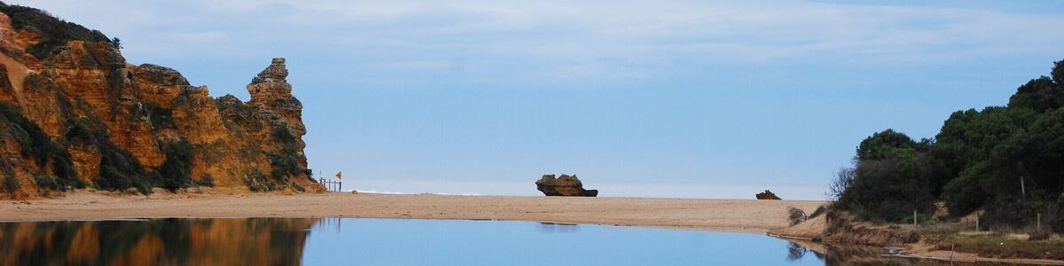 We originally came to Aireys Inlet to see Split Point Lighthouse. We never made it there as we were too busy exploring Airey’s Inlet Rivermouth Beach. The reflections of the cliffs here were just amazing. #beach