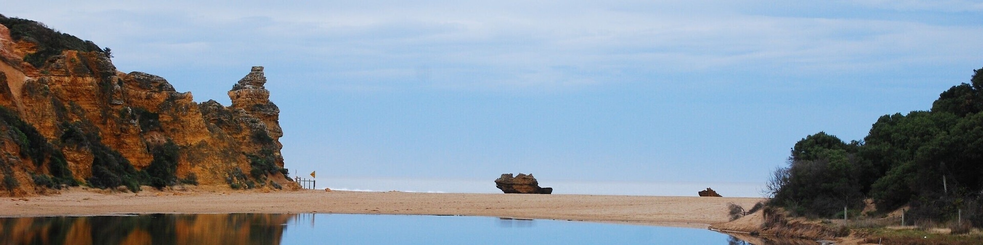 We originally came to Aireys Inlet to see Split Point Lighthouse. We never made it there as we were too busy exploring Airey’s Inlet Rivermouth Beach. The reflections of the cliffs here were just amazing. #beach