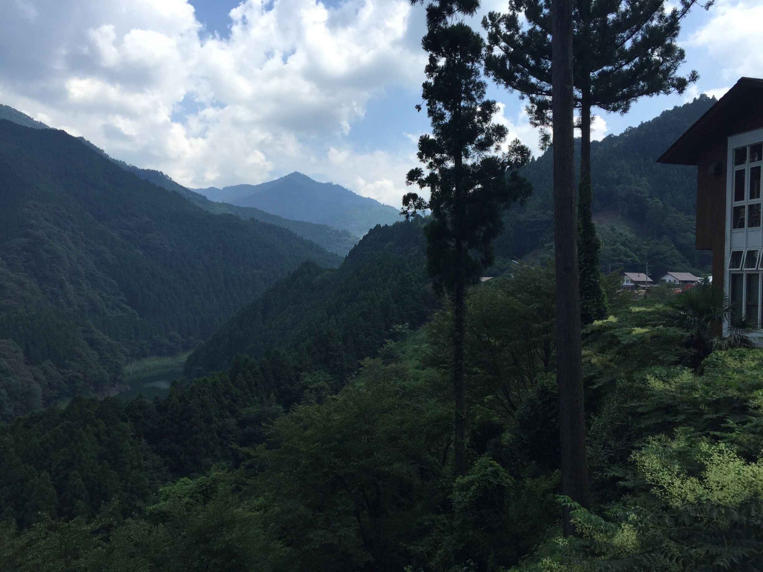 A restaurant overlooking this grand valley offers delicious and surprisingly cheap food, not well known to foreigners