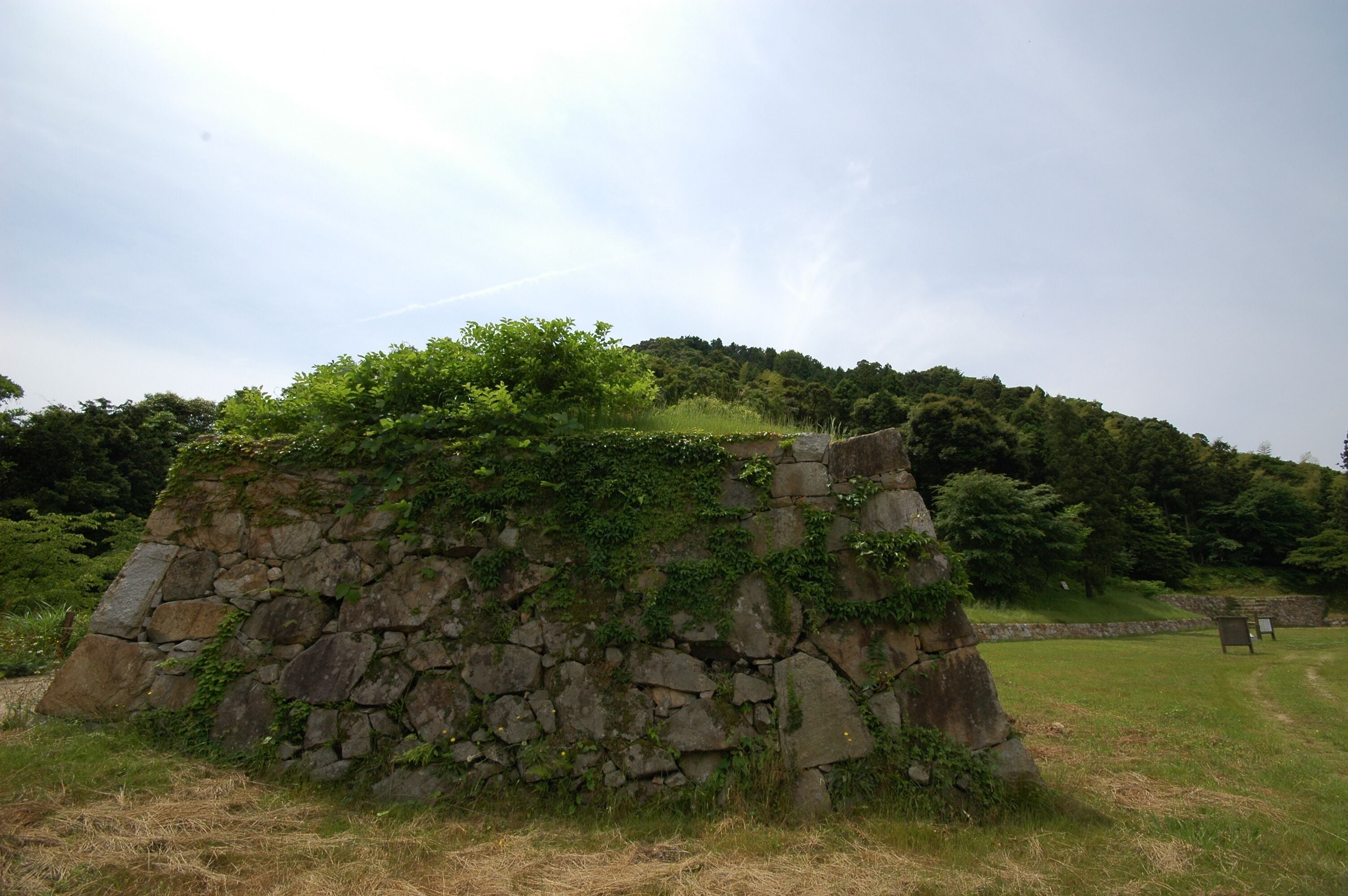 stone wall of Sugataniguchimon in Sanchu-goten and Gassan