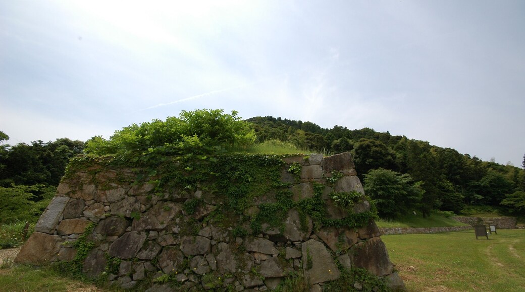 stone wall of Sugataniguchimon in Sanchu-goten and Gassan