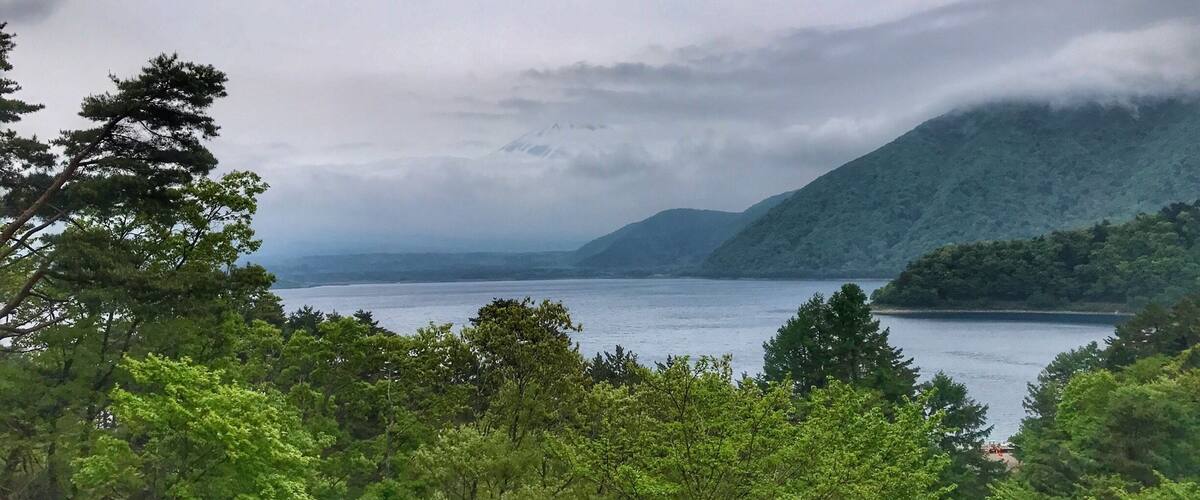 My family went their to find some view in the bank note of the 100yen bank note but Mt.Fuji so shy. 😊😊