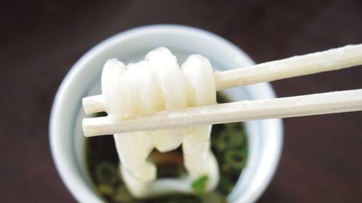 Nagata in Kanoka (長田in香の香) is a udon noodle shop in Kagawa prefecture, which is famous for their sanuki udon. It's quite popular and there's always a line but it is definitely worth the time!
More here: http://kaorisquarefeet.blogspot.jp/2014/11/the-kama-age-udon-at-nagata-in-kanoka.html #Delicious