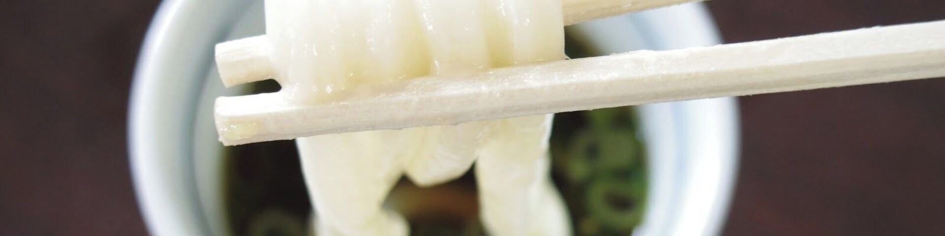 Nagata in Kanoka (長田in香の香) is a udon noodle shop in Kagawa prefecture, which is famous for their sanuki udon. It's quite popular and there's always a line but it is definitely worth the time!
More here: http://kaorisquarefeet.blogspot.jp/2014/11/the-kama-age-udon-at-nagata-in-kanoka.html #Delicious