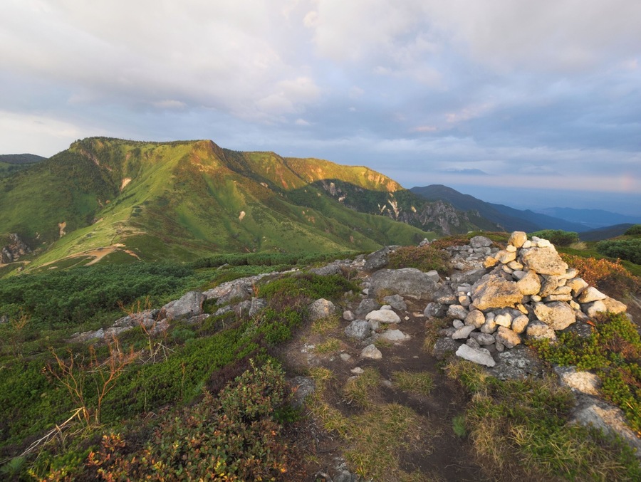Kenashi Pass (left)
