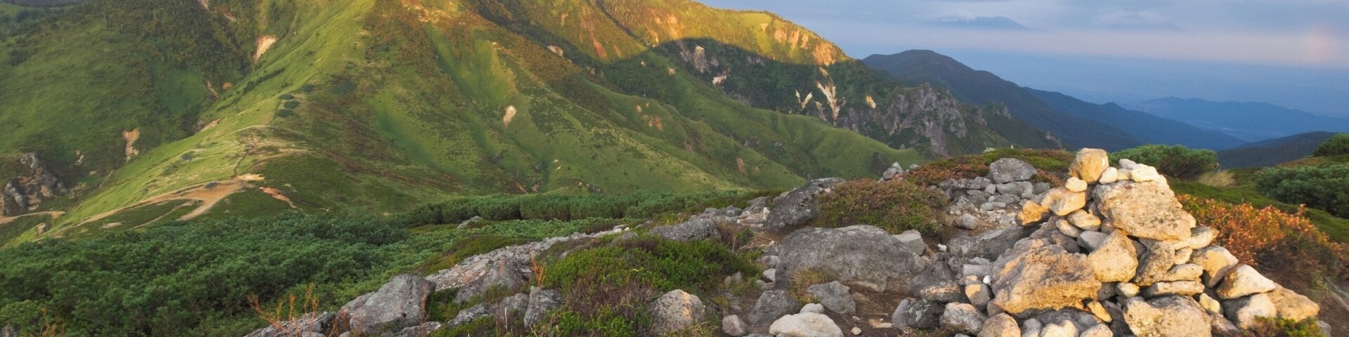 Kenashi Pass (left)