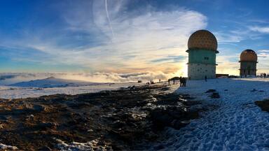 Above the clouds!
2000m is the highest point of Portugal continental - Serra da Estrela!
Two communication towers are on the top. Some skiers, as well.
Lucky to get some some and some sun and get this shot.