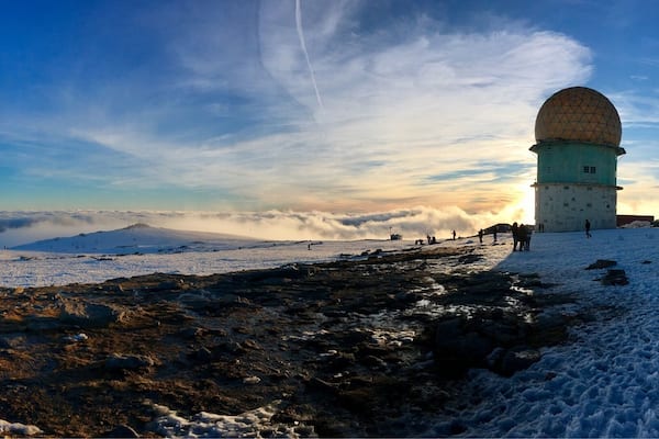 Above the clouds!
2000m is the highest point of Portugal continental - Serra da Estrela!
Two communication towers are on the top. Some skiers, as well.
Lucky to get some some and some sun and get this shot.