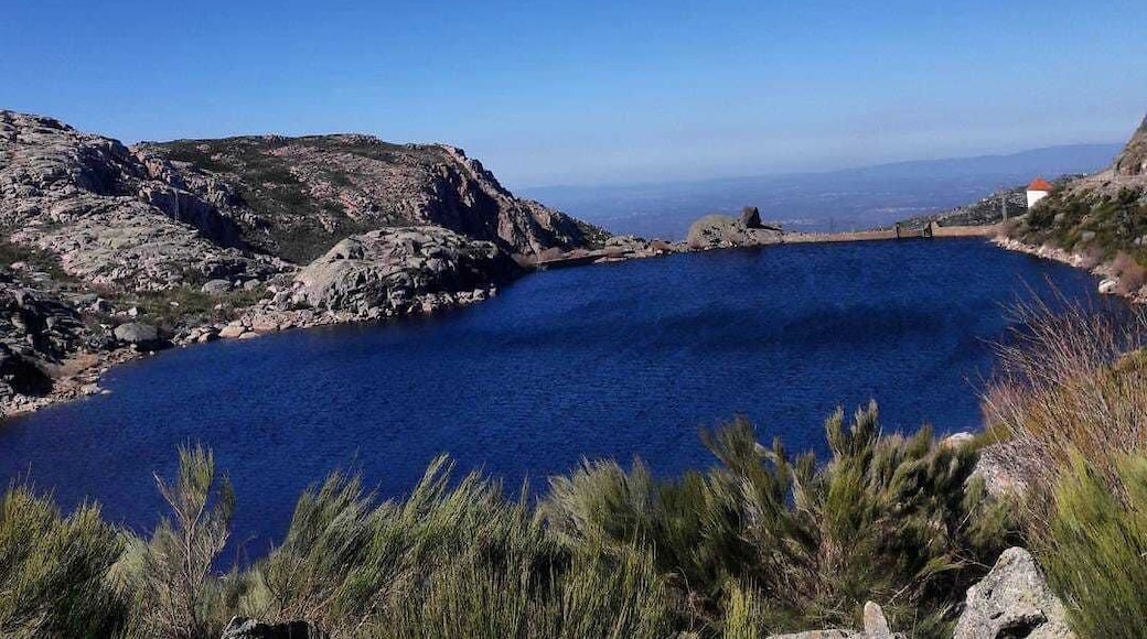 Esse é o o lago no caminho para a Torre na Serra da Estrela. Lugar lindo!