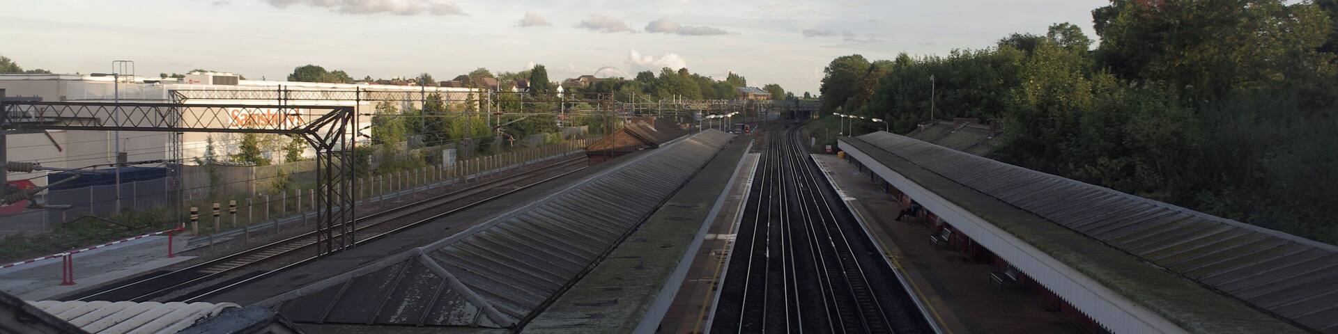 Kenton railway station on the Watford DC Line, looking south from the overbridge.
