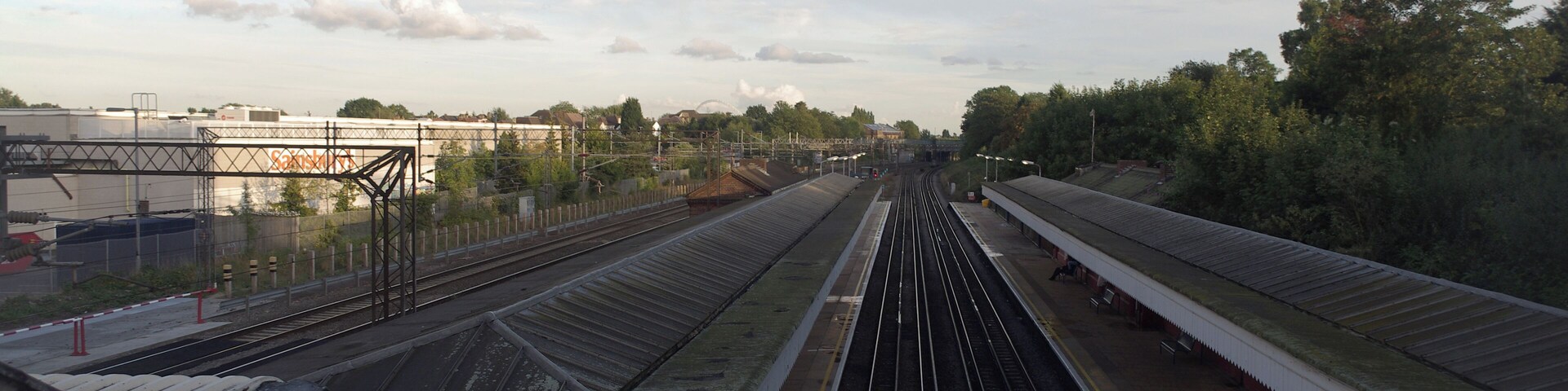 Kenton railway station on the Watford DC Line, looking south from the overbridge.