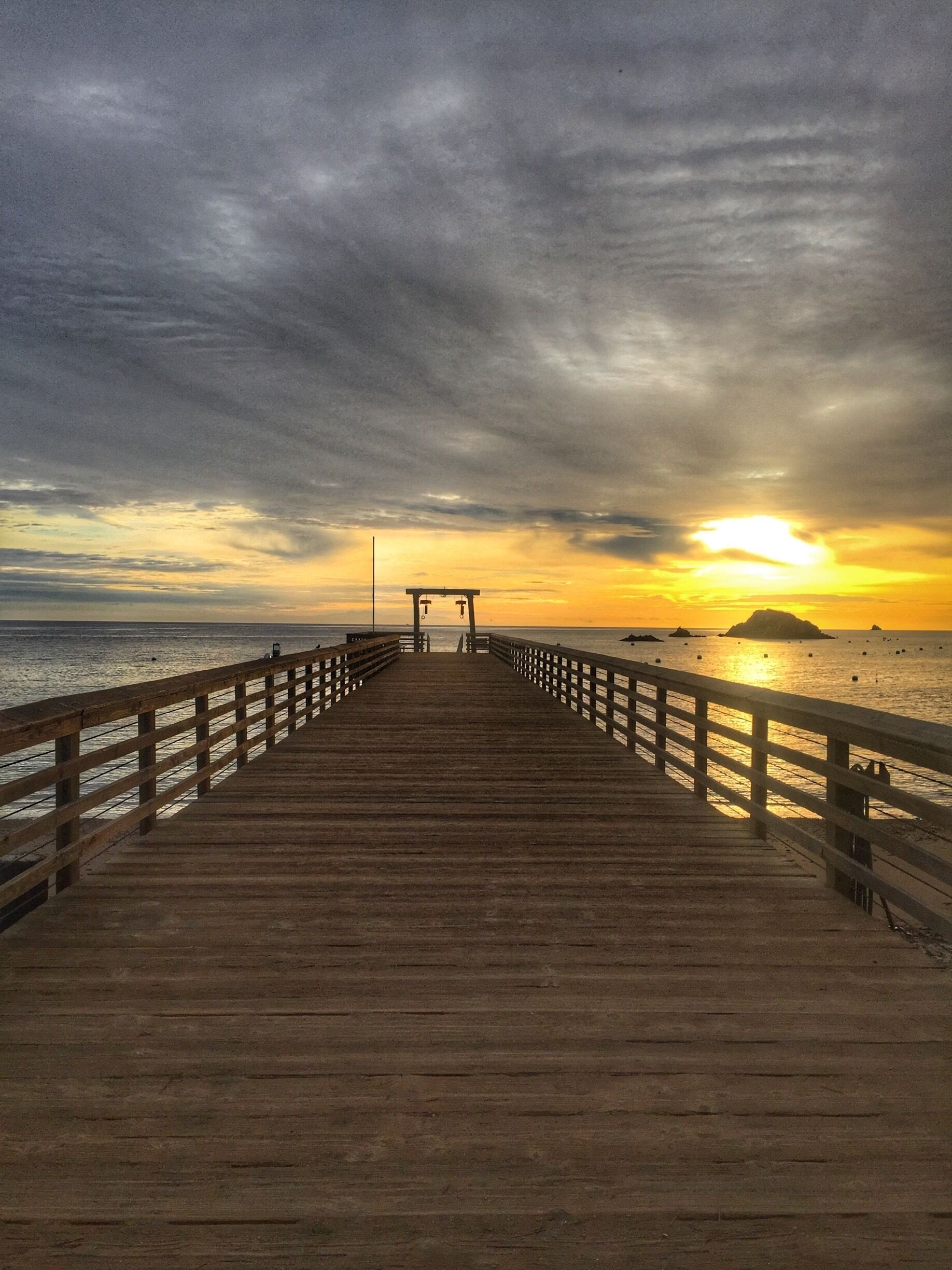 I stopped in at this Boy Scout camp at Emerald Cove on my way back to Two Harbors from Parsons Landing at sunrise 
#hiking